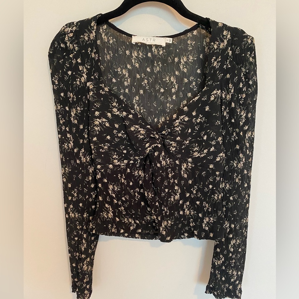 ASTR The Label Twist Front Top - Picture 4 of 7